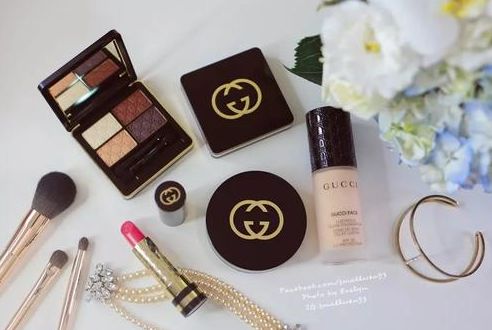 借鑒全美化妝品加盟政策 提升橡塑制品相關(guān)化妝品加盟店經(jīng)營(yíng)技巧